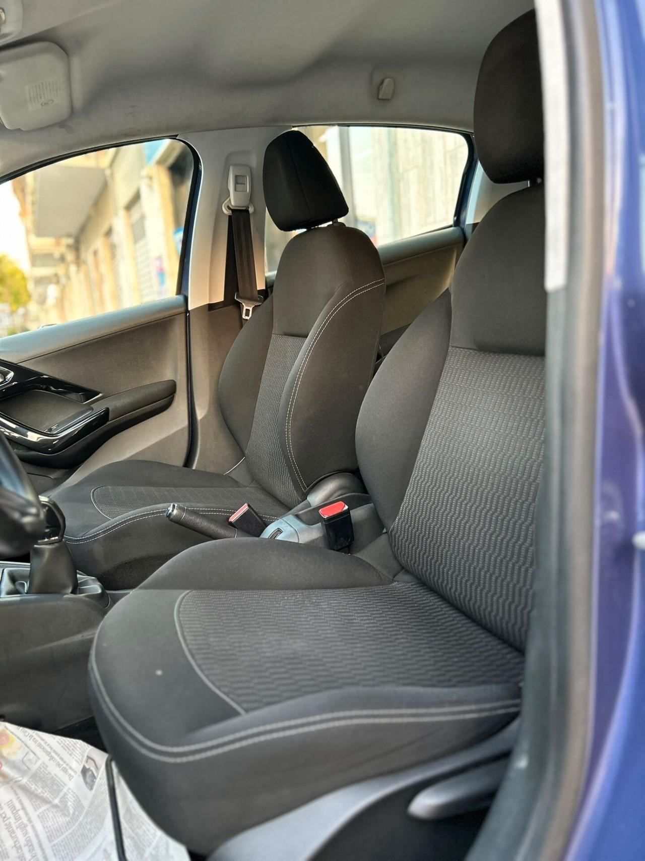 Peugeot 208 1.4 HDi 68 CV 5 porte Allure