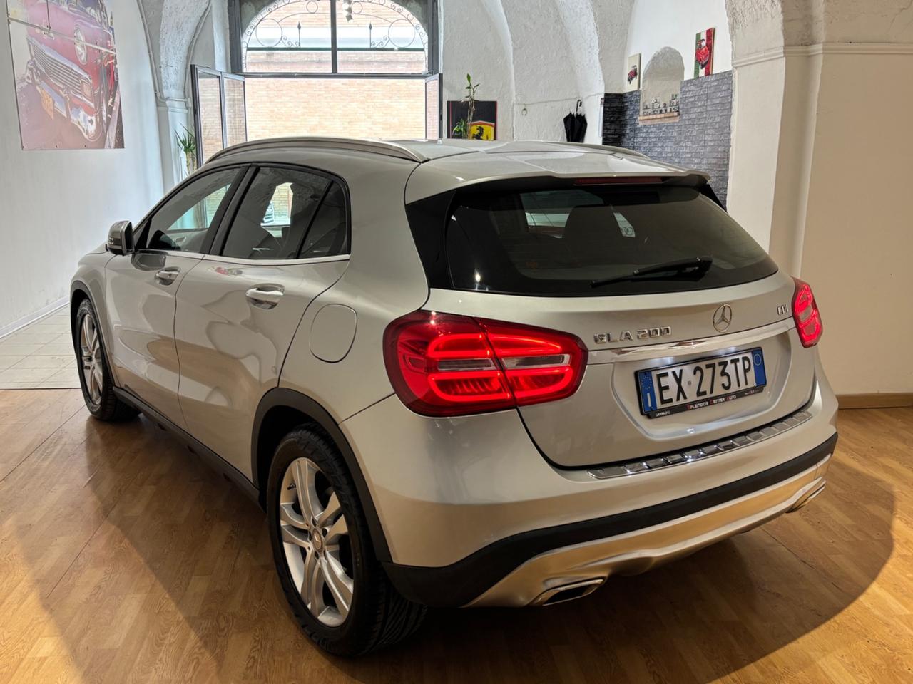 Mercedes-benz GLA 200d Premium