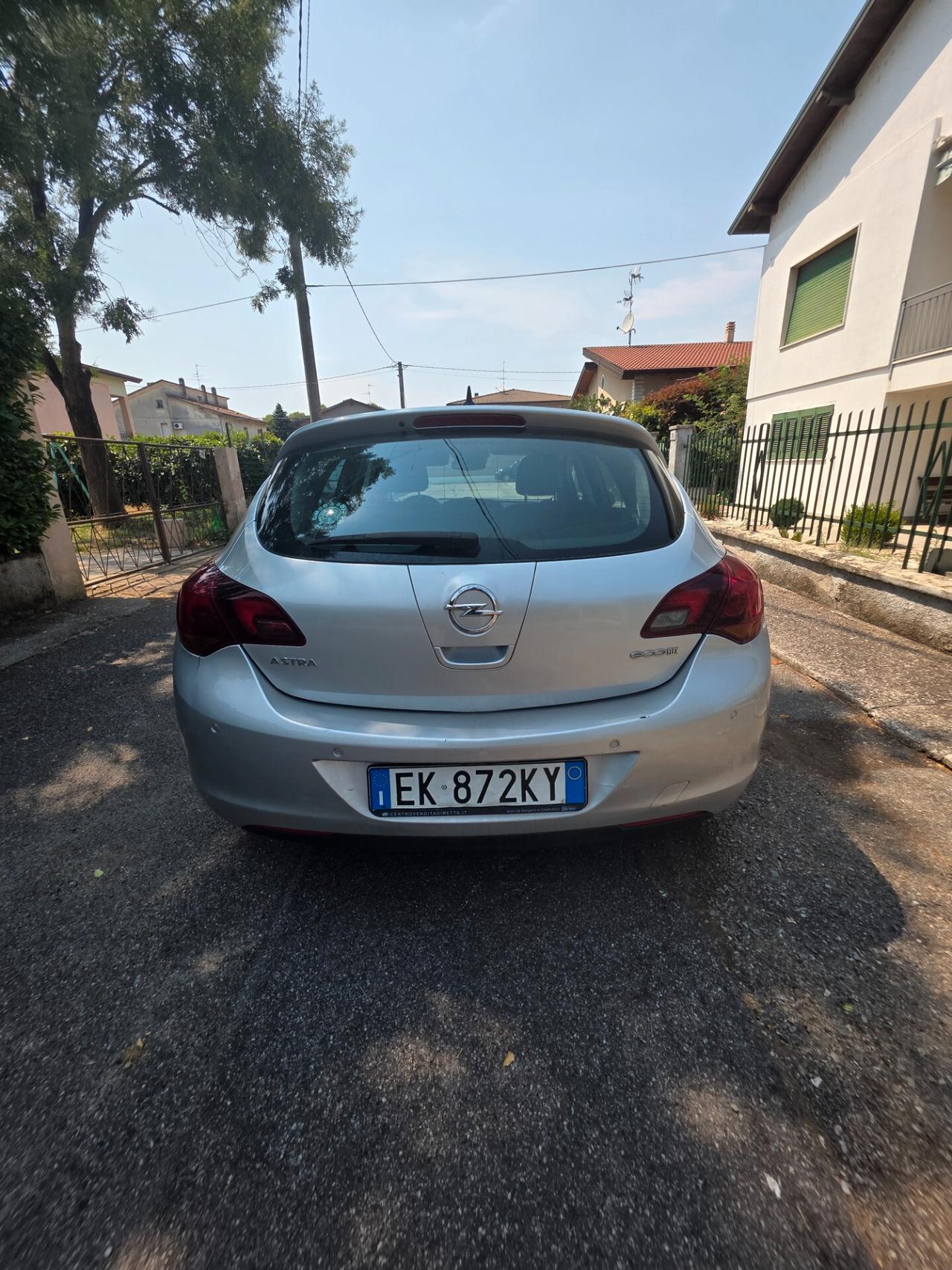 Opel Astra 1.7 CDTI 2012