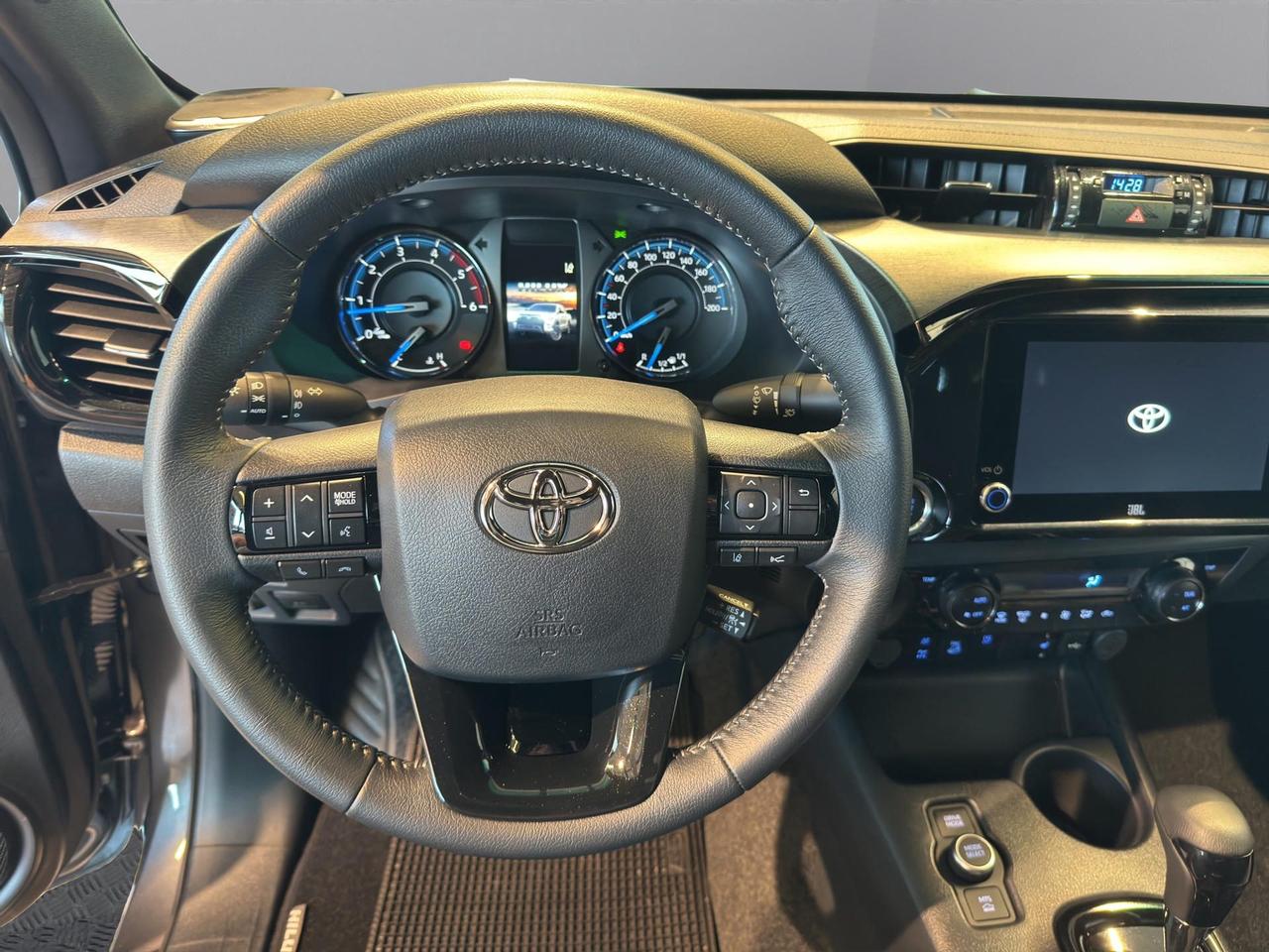 Toyota HILUX - MY25 DC 2.8 INVINCIBLE A 4WD