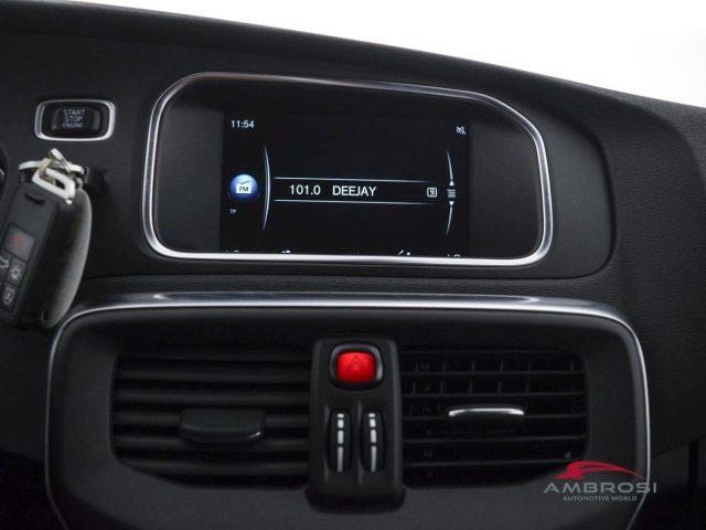 VOLVO V40 D2 R-design