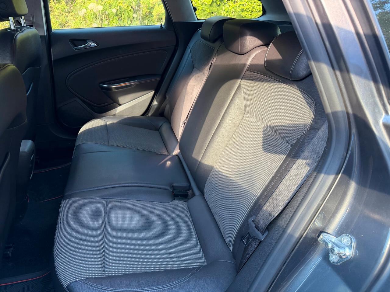 Opel Astra 1.7 CDTI 110CV Cosmo OK NEOPATENTATI