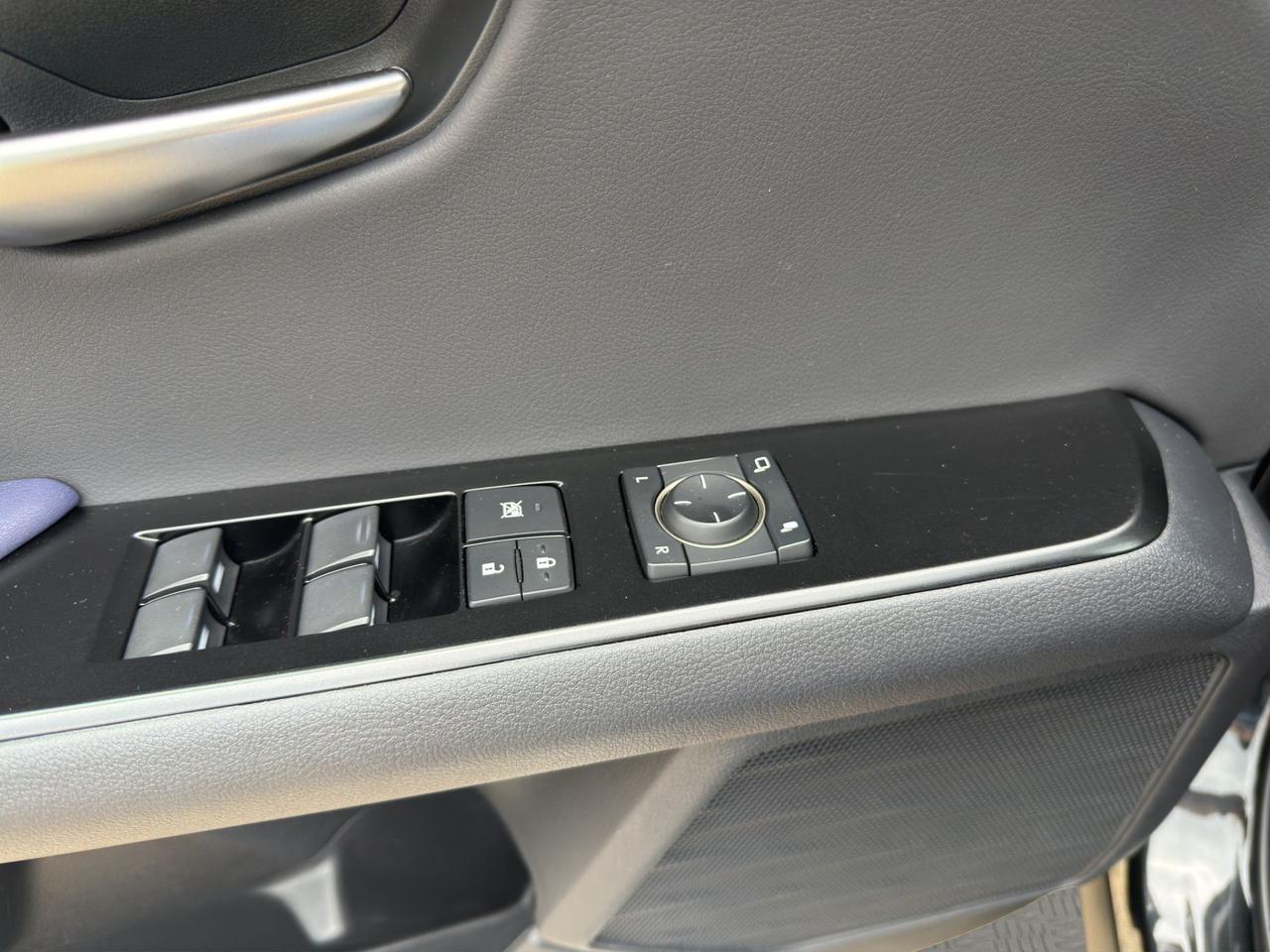 Lexus UX 250h 2.0 Midnight 2wd cvt