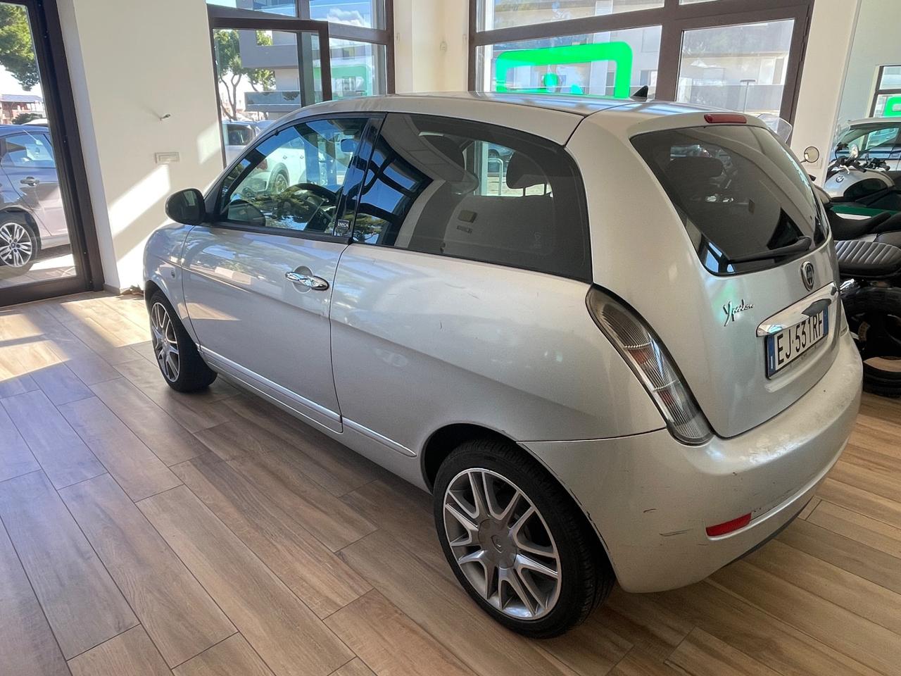 Lancia Ypsilon 1.3 MJT 75 CV PLATINUM