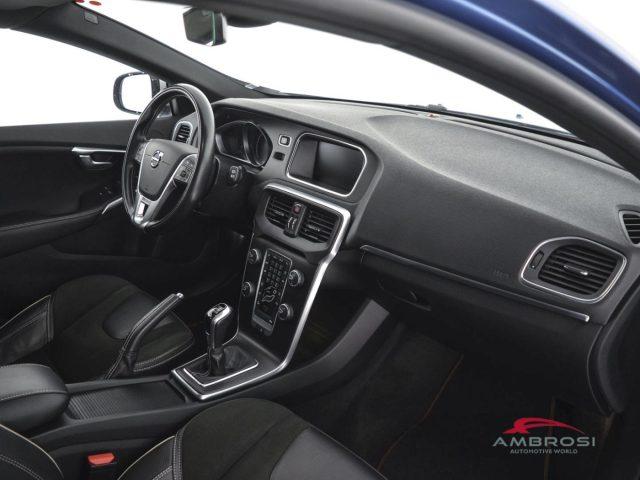 VOLVO V40 D2 R-design