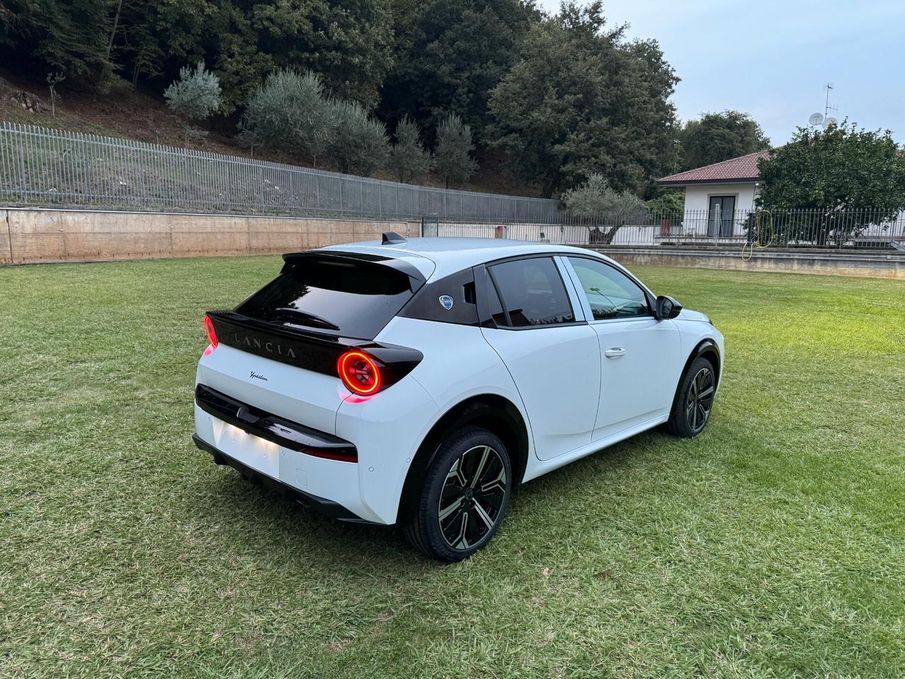 Lancia Ypsilon Hybrid e-DCT LX