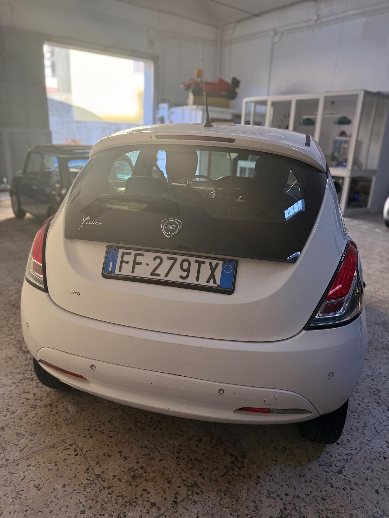 Lancia Ypsilon
