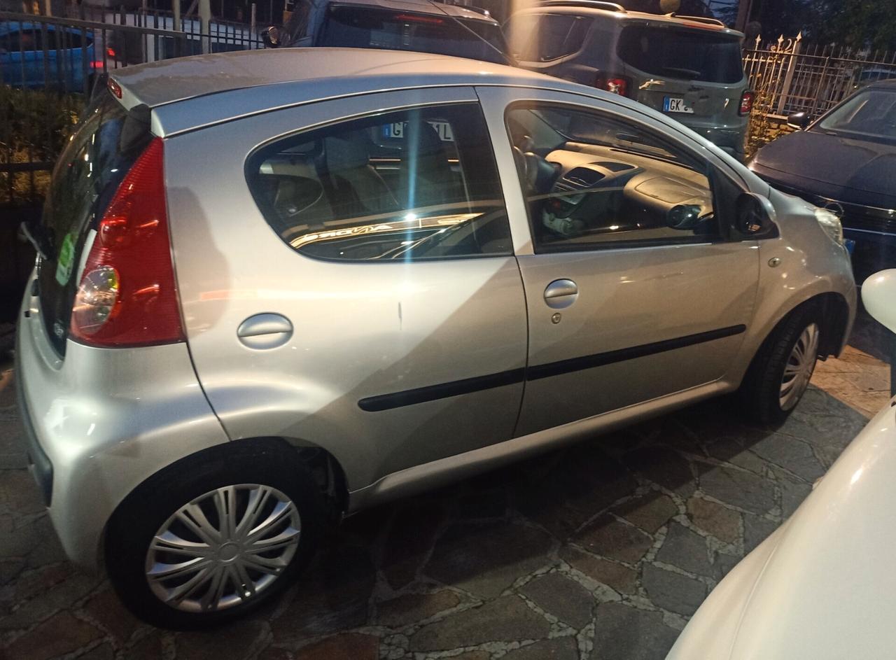 Peugeot 107 1.0 68CV 5p. Sweet Years CAMBIO AUTOMATICO