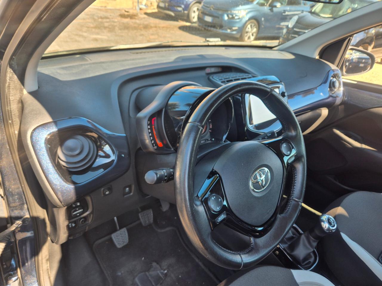 Toyota Aygo 1.0 VVT-i 69 CV 5 porte x-cool TSS MMT