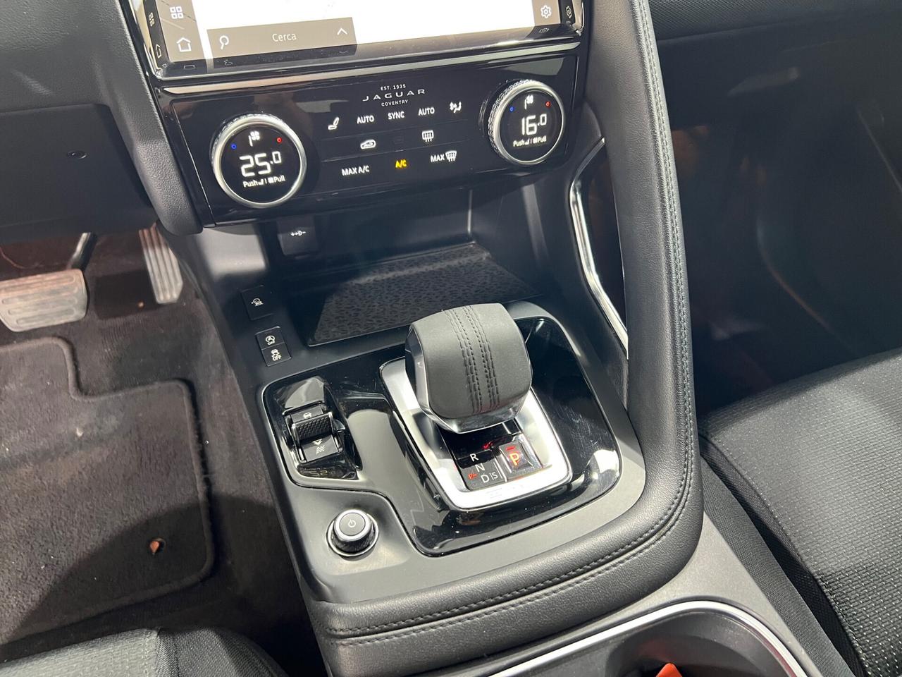 Jaguar E-Pace 2.0D I4 163 CV R-Dynamic S