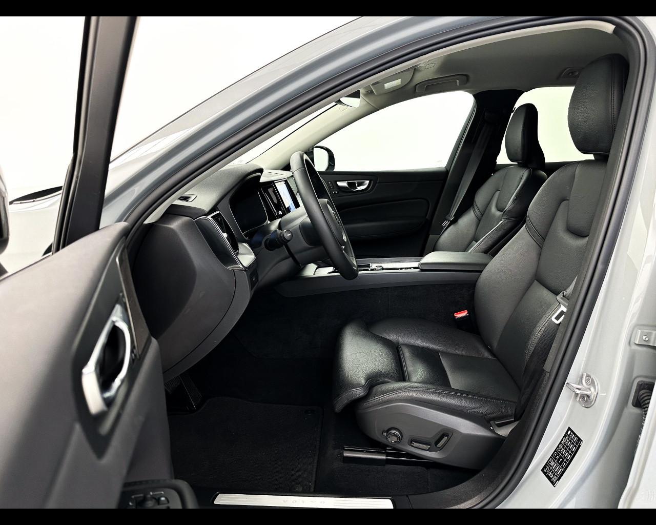 VOLVO XC60 B4 automatico Plus Dark