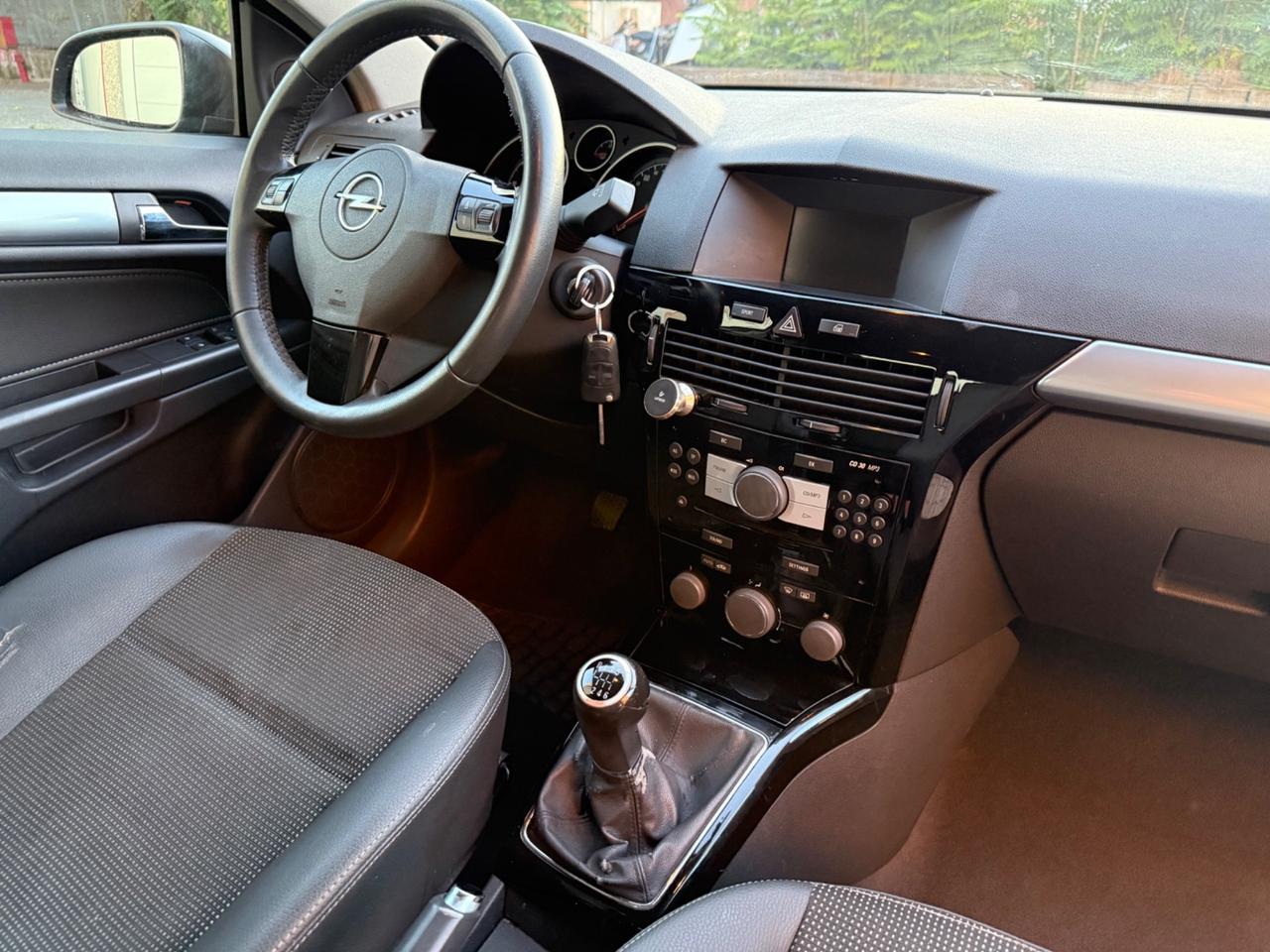 Opel Astra GTC 1.7 CDTI 125CV 3 porte Cosmo