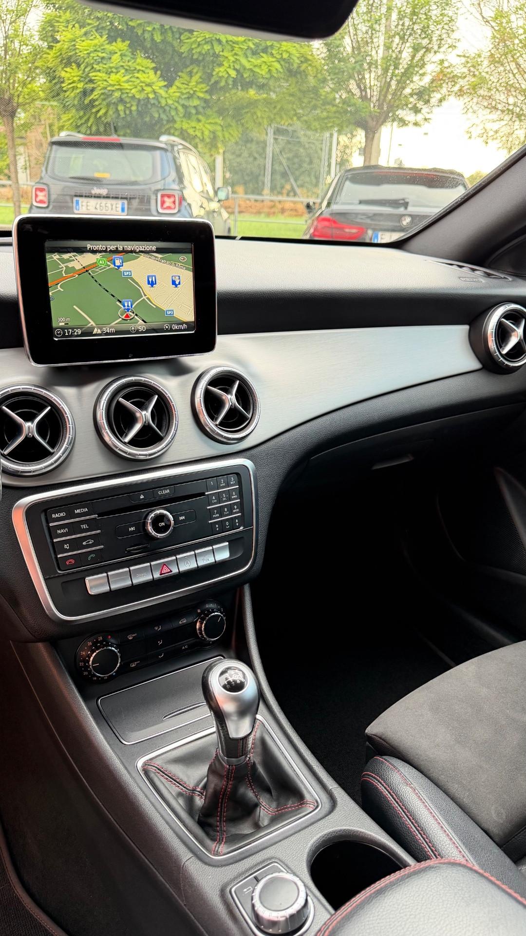 Mercedes-benz CLA 180 d Premium