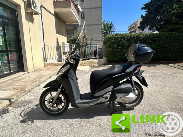 HONDA SH 300 i Bauletto e Visiera inclusi