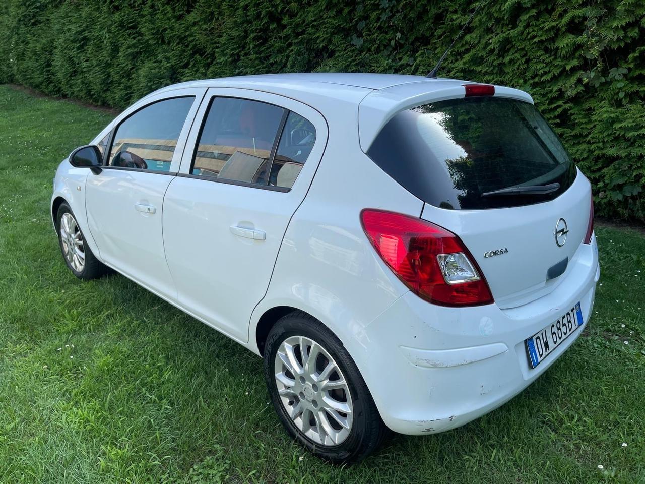 Opel Corsa 1.2 5 porte Club