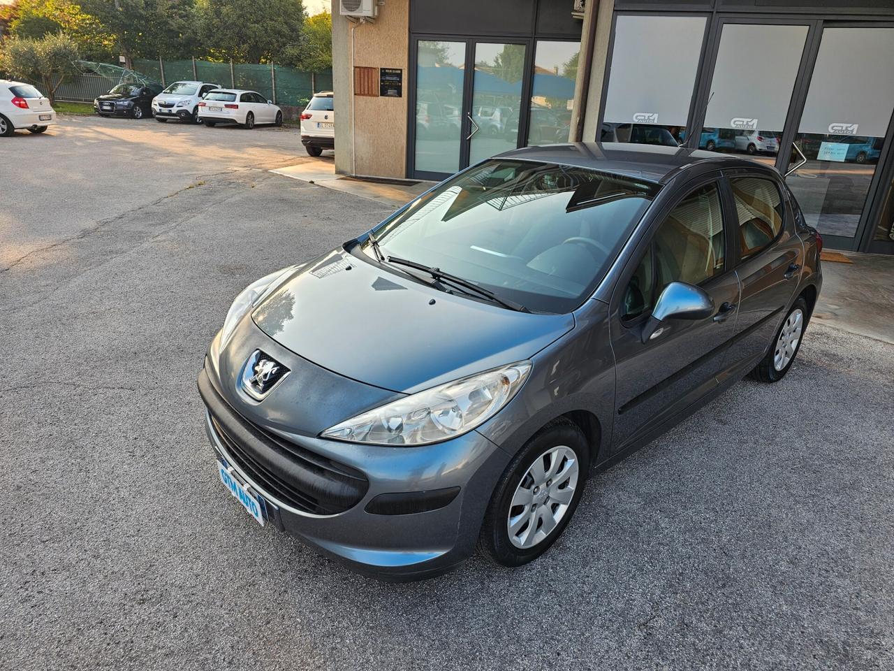 Peugeot 207 1.4 8V 75CV 5p. GPL