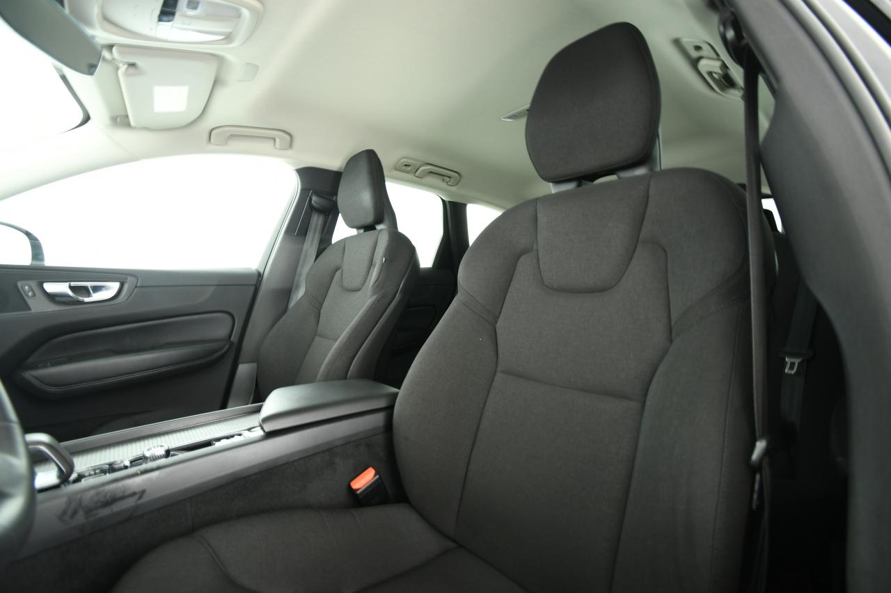 VOLVO XC60 2.0 b4 Momentum Pro awd auto CAMERA+C18"