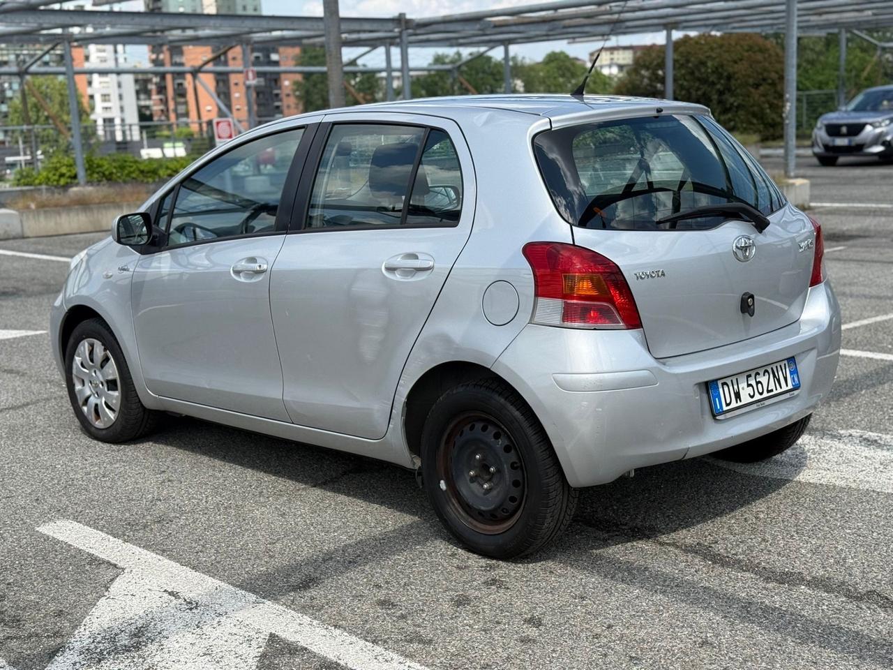 Toyota Yaris 1.0 5 porte Luxury pack