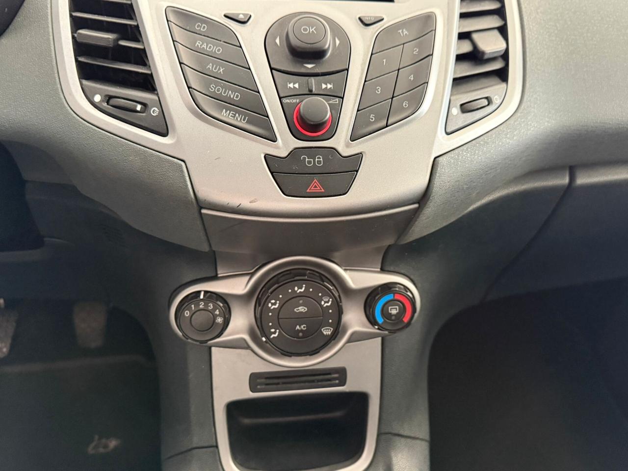Ford Fiesta 1.4 5 porte Bz.- GPL Titanium NEOPATENTATI