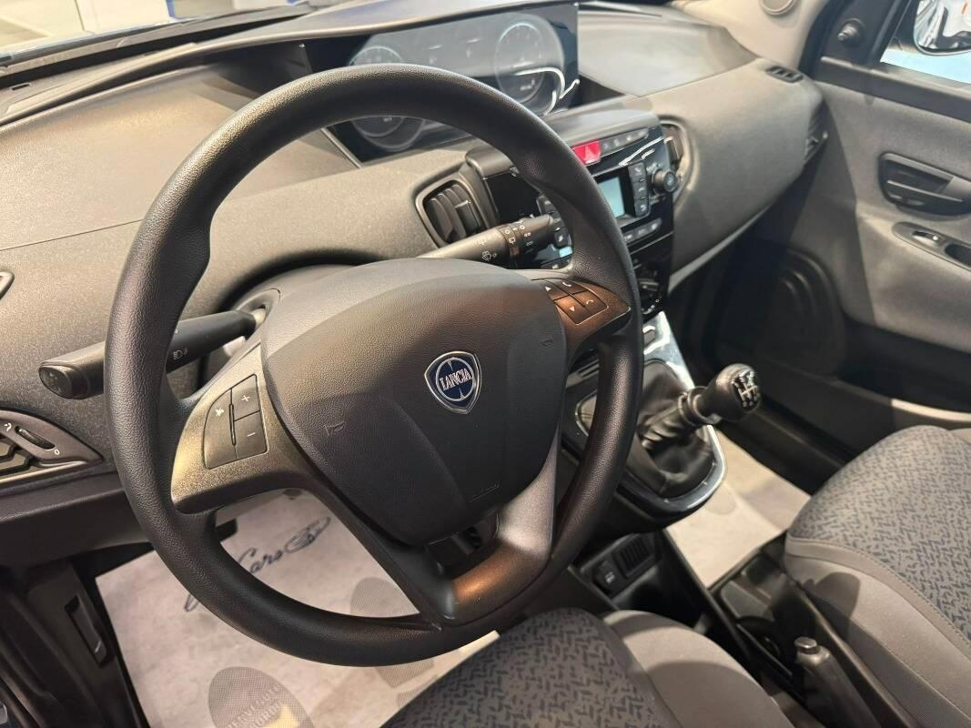 Lancia Ypsilon III 1.0 firefly hybrid Silver s&s 70cv