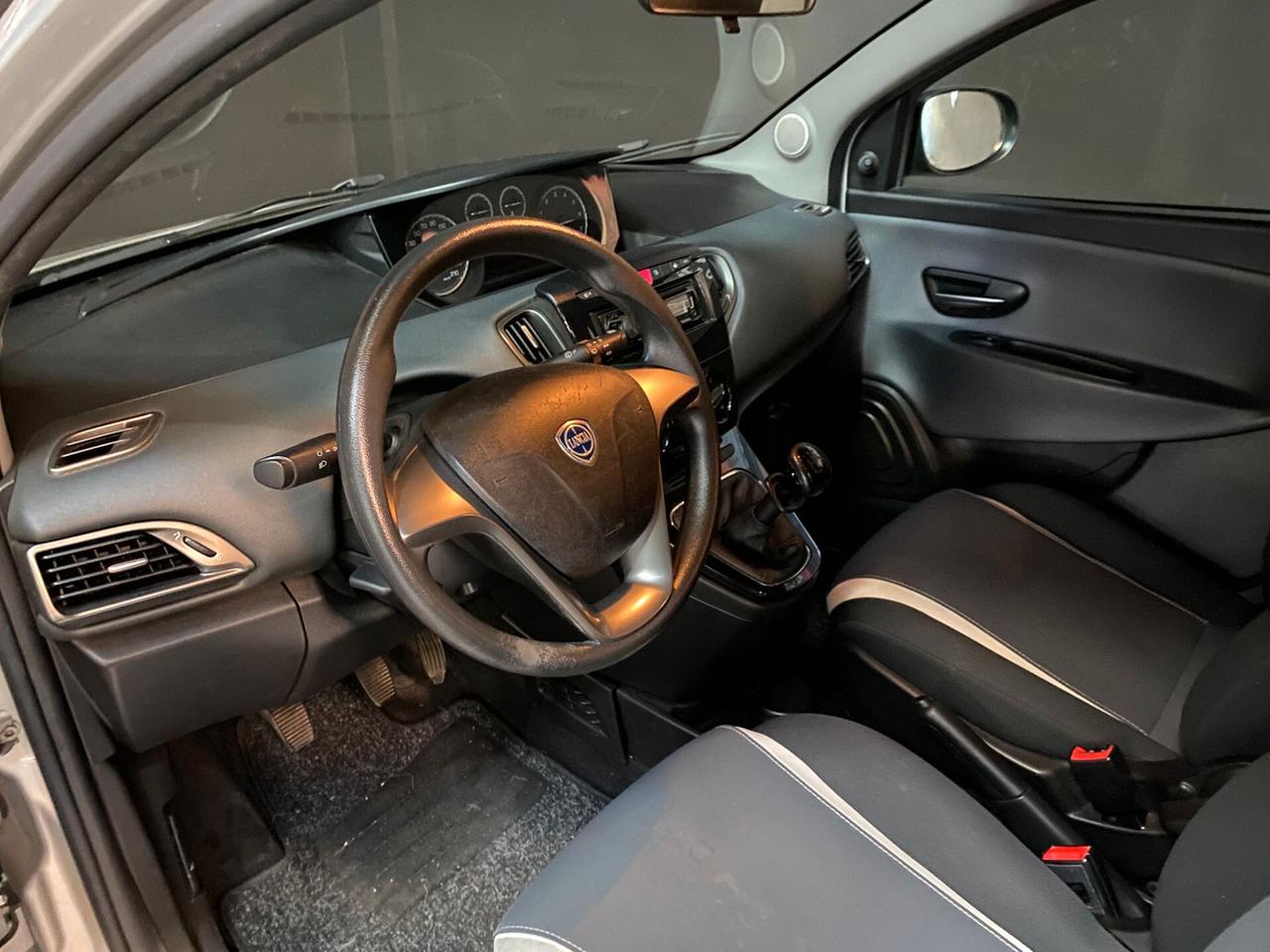 Lancia Ypsilon 1.2 69 CV NEOPATENTATI