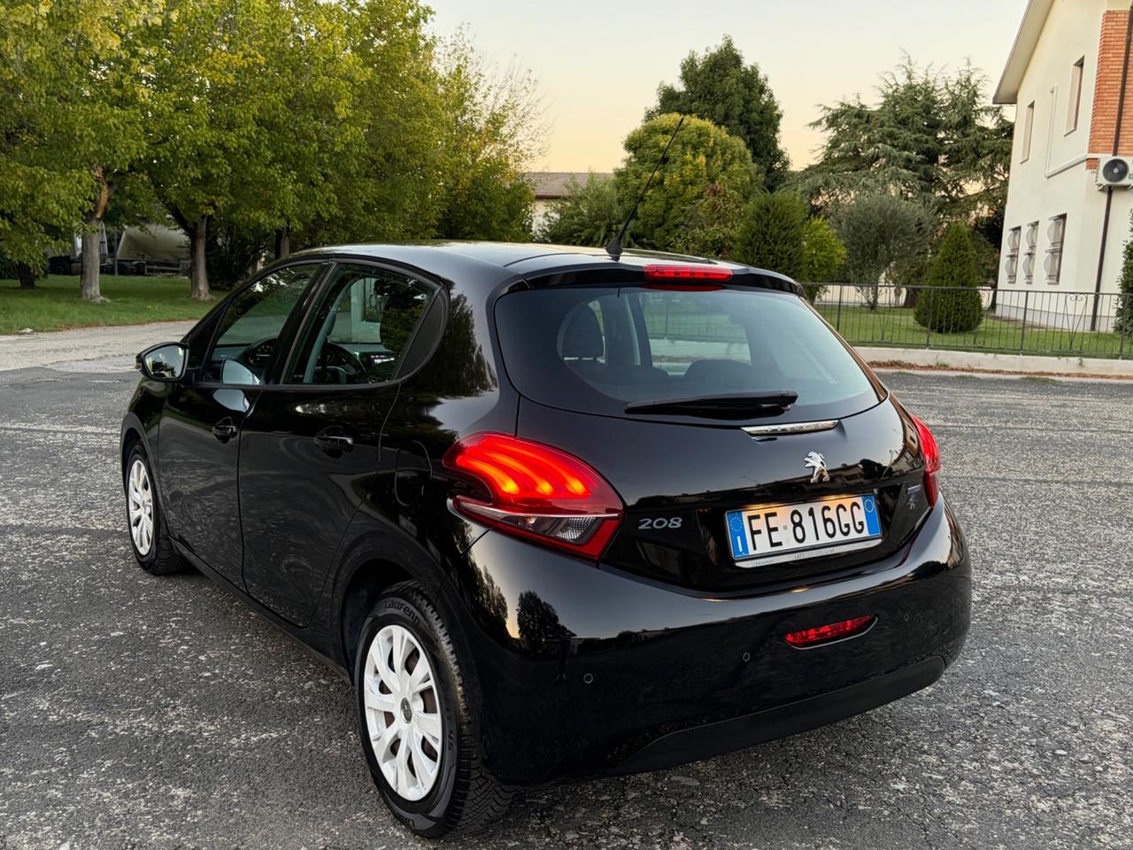 Peugeot 208 PureTech 82 5p. GPL Allure