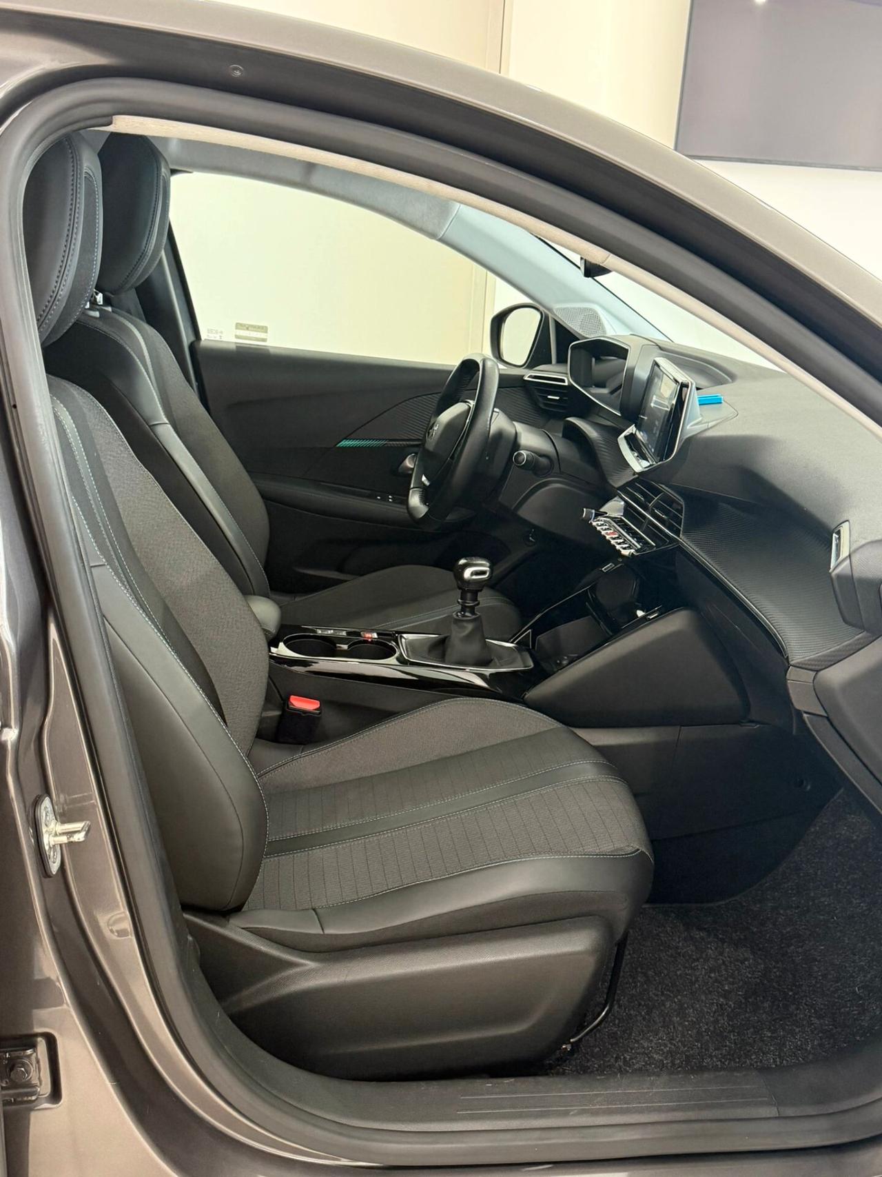 Peugeot 208 1.2 100CV Allure 46.000 KM