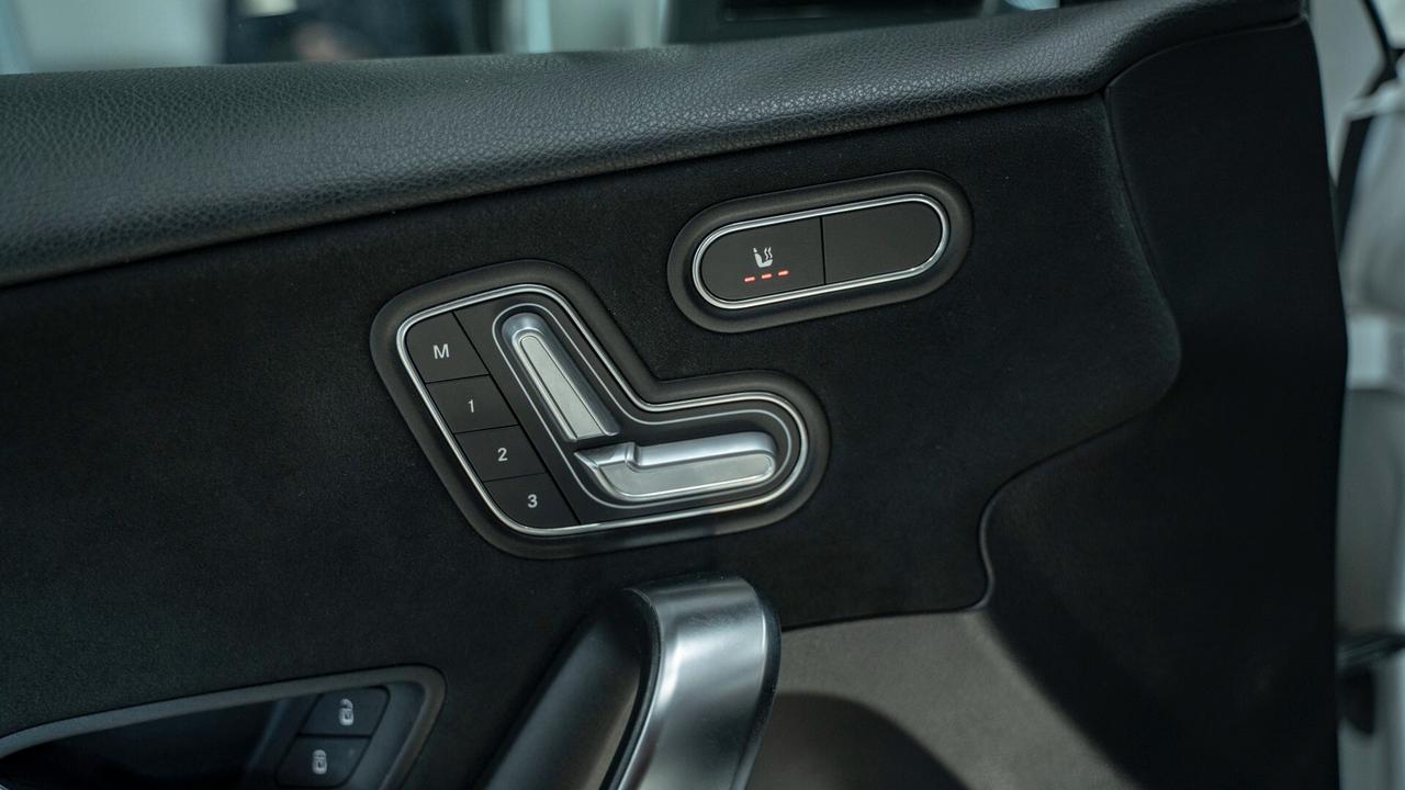 Mercedes-benz A 180 D PREMIUM PLUS AMG TETTO PACK LUCI MULTIBEAM FULL