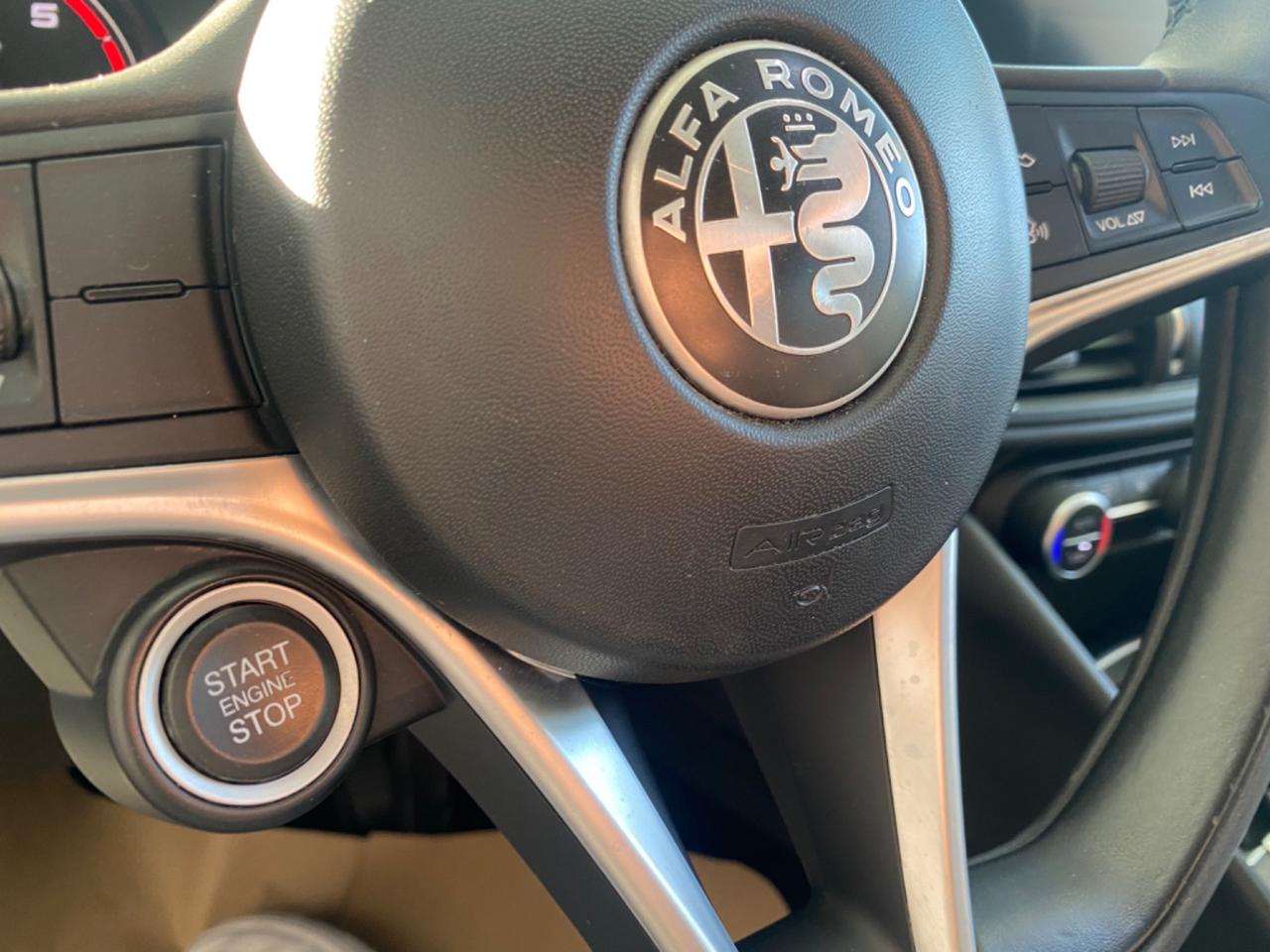 Alfa Romeo Giulia 2.2 TurboD B-tech AT8 FULL LED2020
