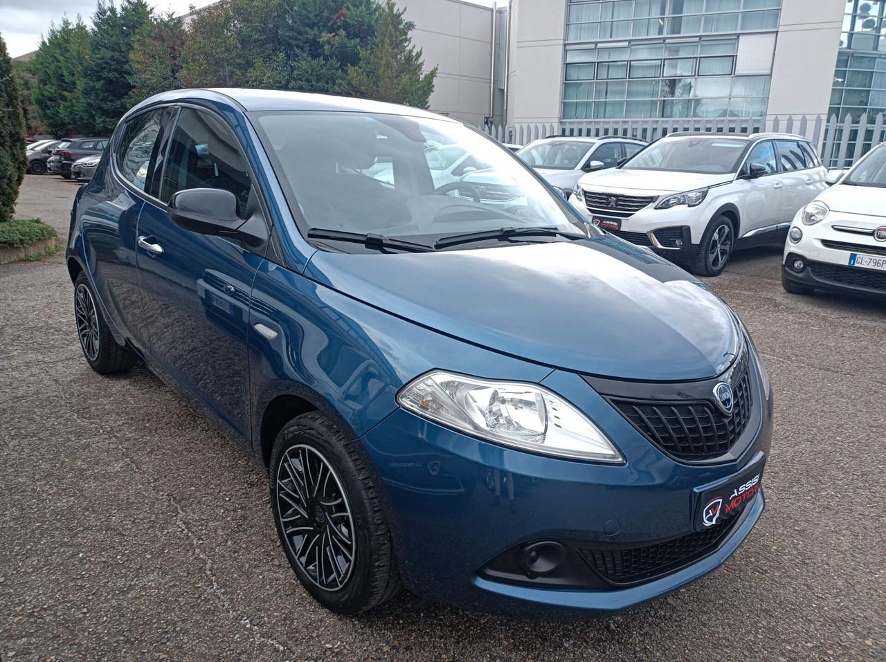 Lancia Ypsilon 1.0 FireFly 5 porte S&S Hybrid Ecochic Silver