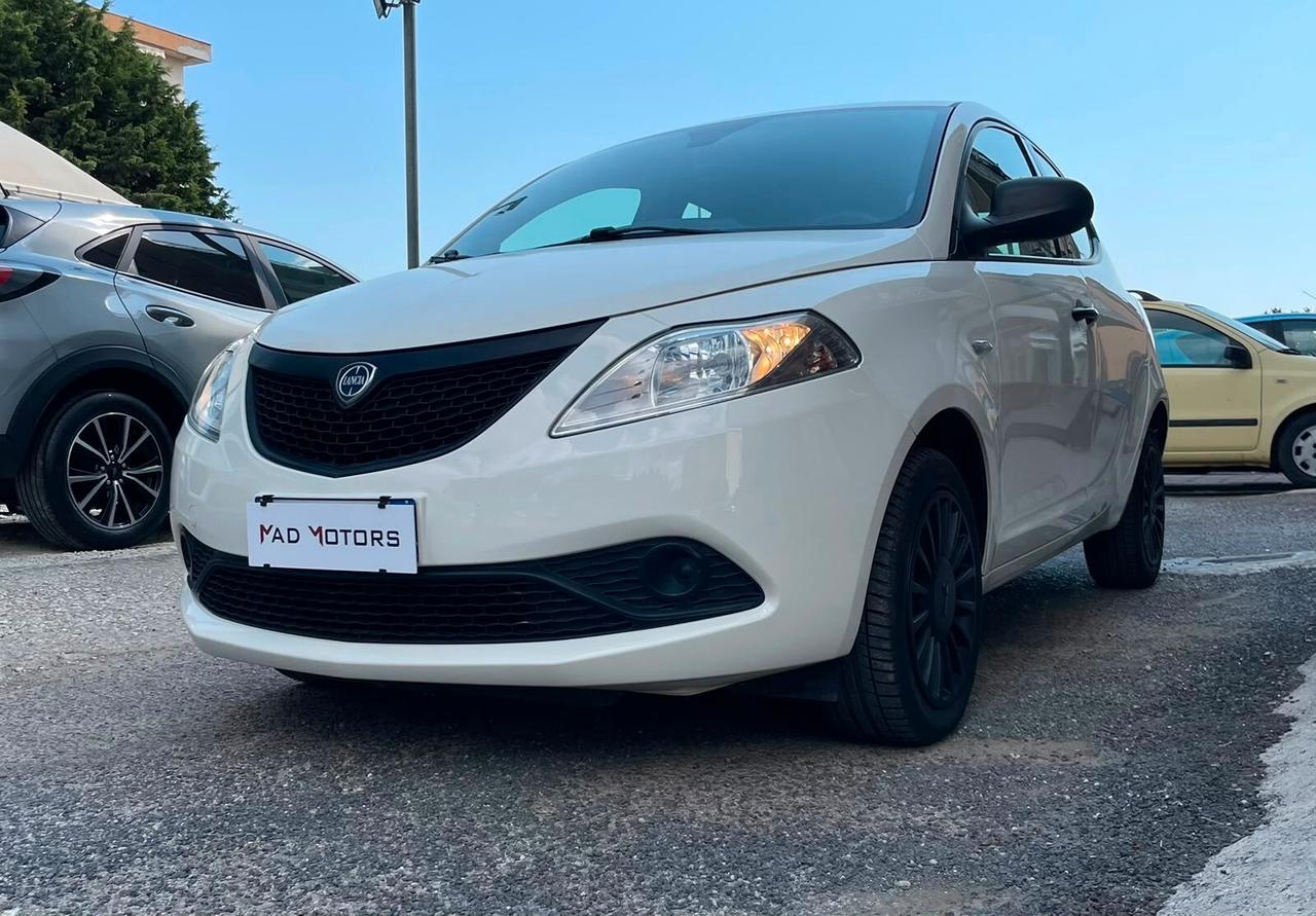 Lancia Ypsilon 1.2 69 CV 5 porte S&S Platinum