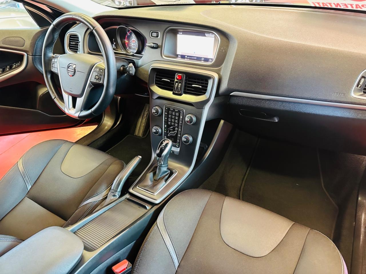 Volvo V40 2.0d 120CV Geartronic R-design