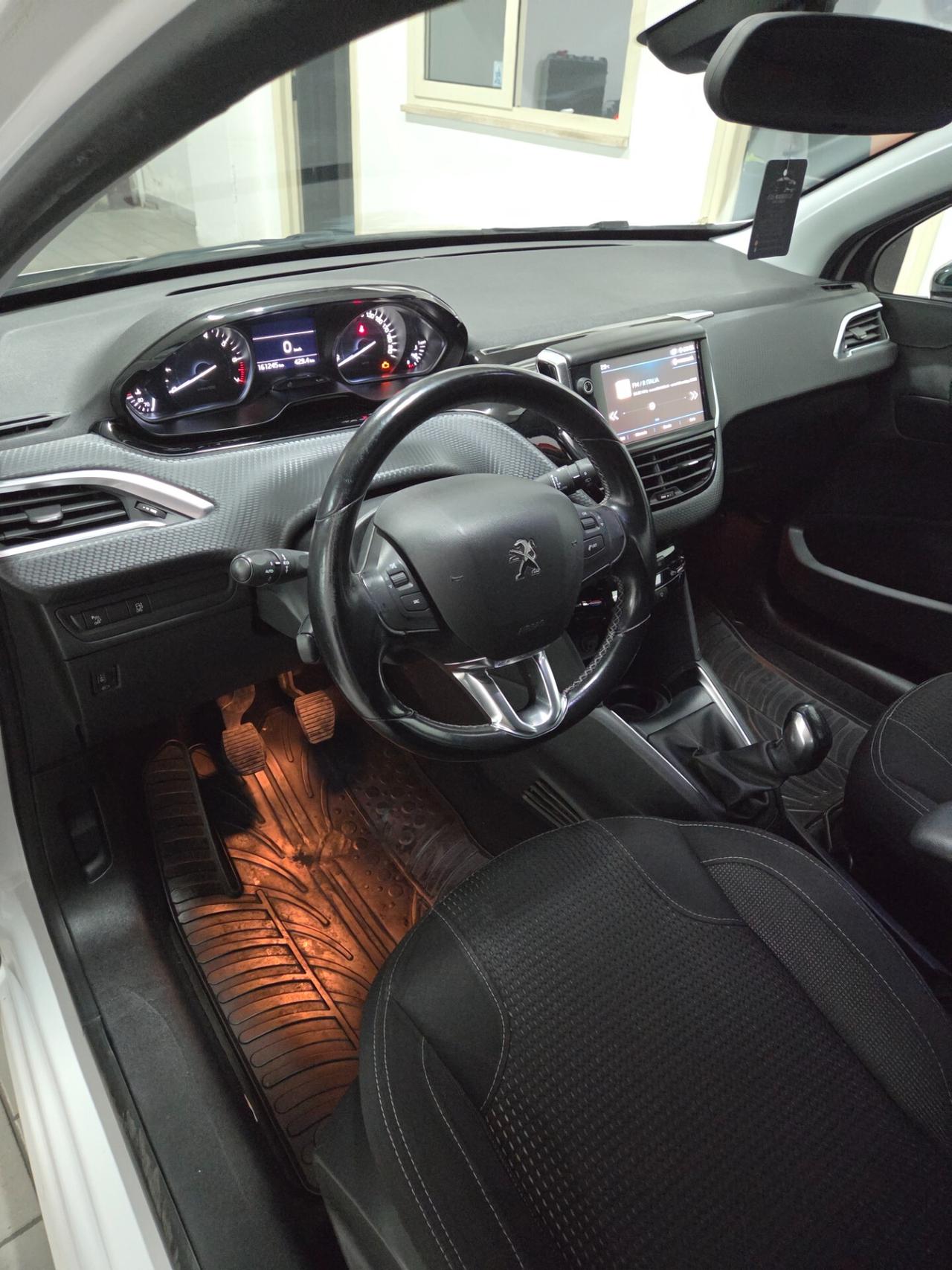 Peugeot 208 PureTech 82 5p. GPL Allure