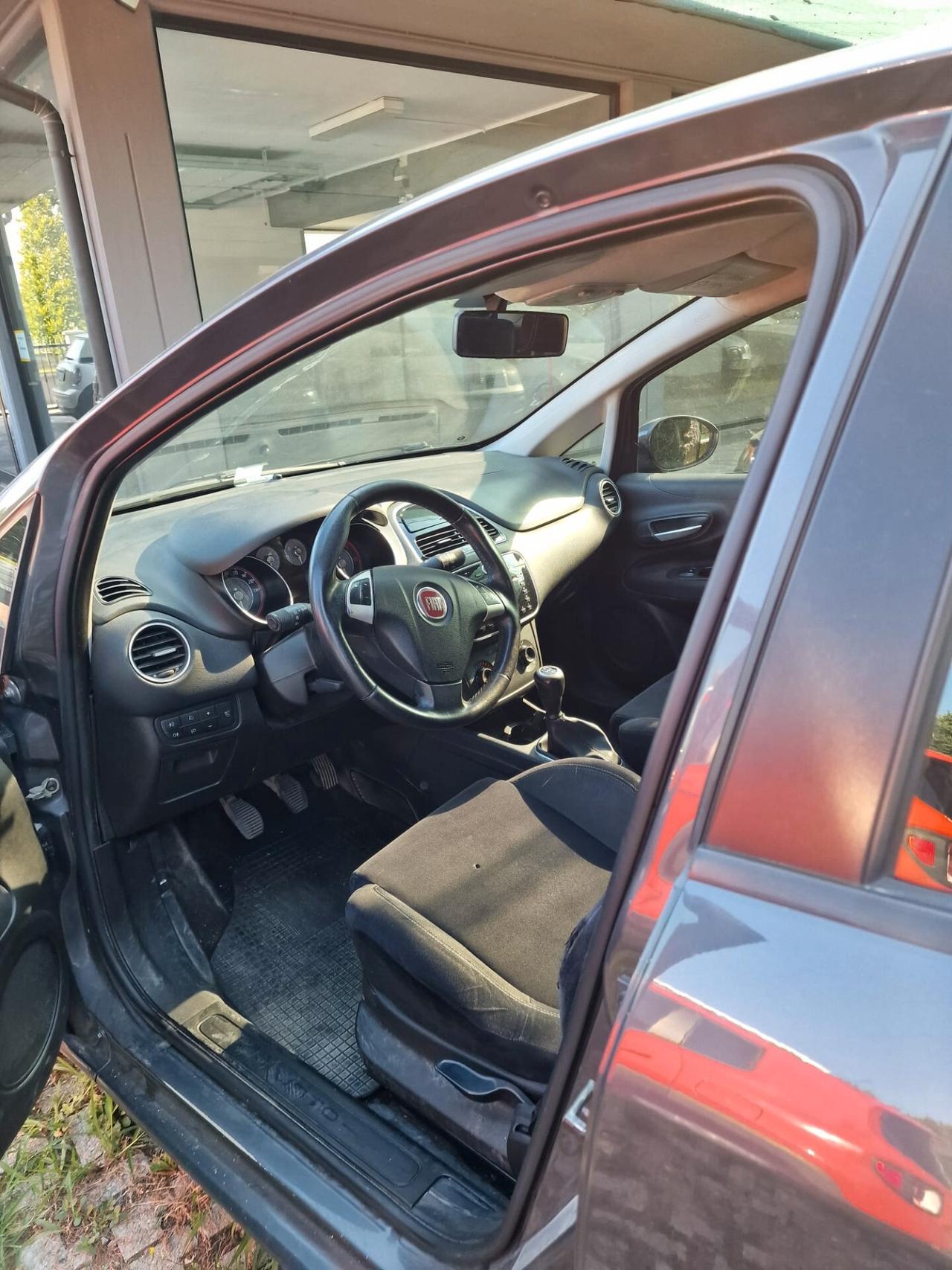 Fiat Punto 1.3 MJT II 75 CV 5 porte Lounge AUTO DESTINATA A COMMERCIANTI E OPERATORI DEL SETTORE