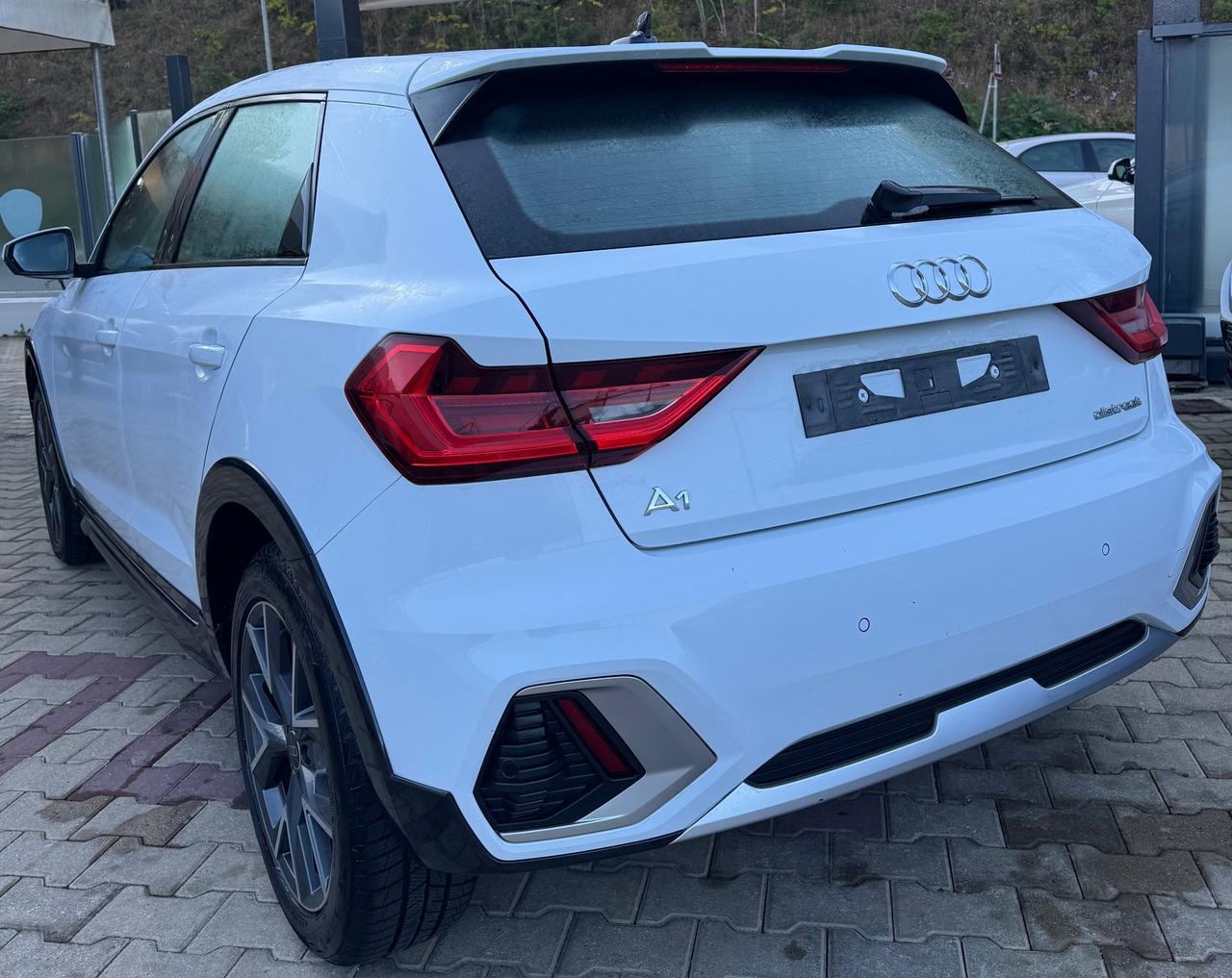 Audi A1 allstreet 30 TFSI S tronic Identity Contrast