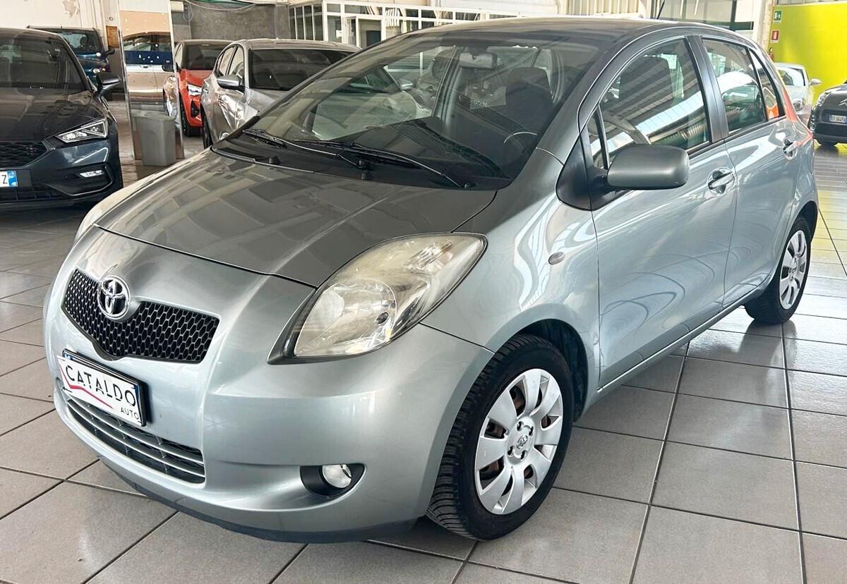 Toyota Yaris 1.3 5 porte Luna