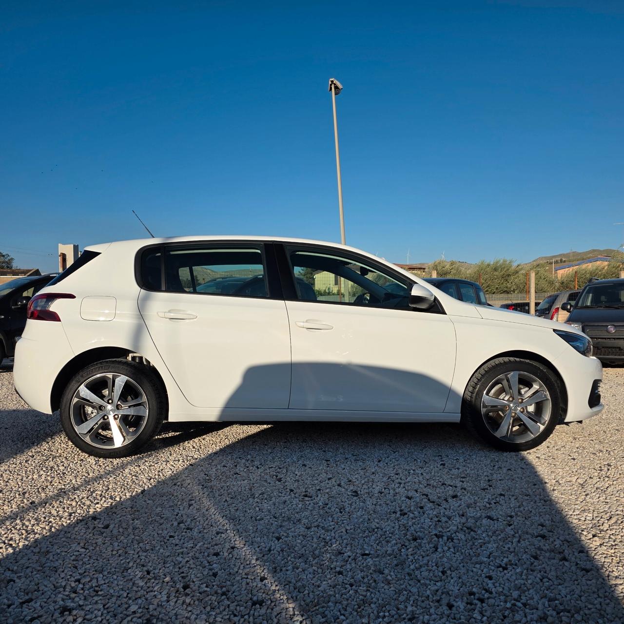 Peugeot 308 BlueHDi 130 S&S EAT8 Allure