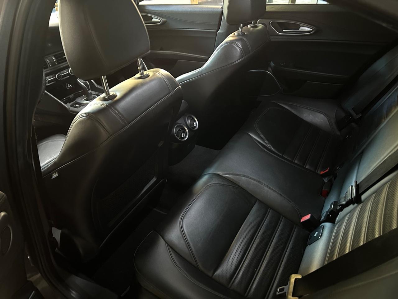 Alfa Romeo Giulia 2.2 Turbodiesel 210 CV AT8 AWD Q4 Veloce