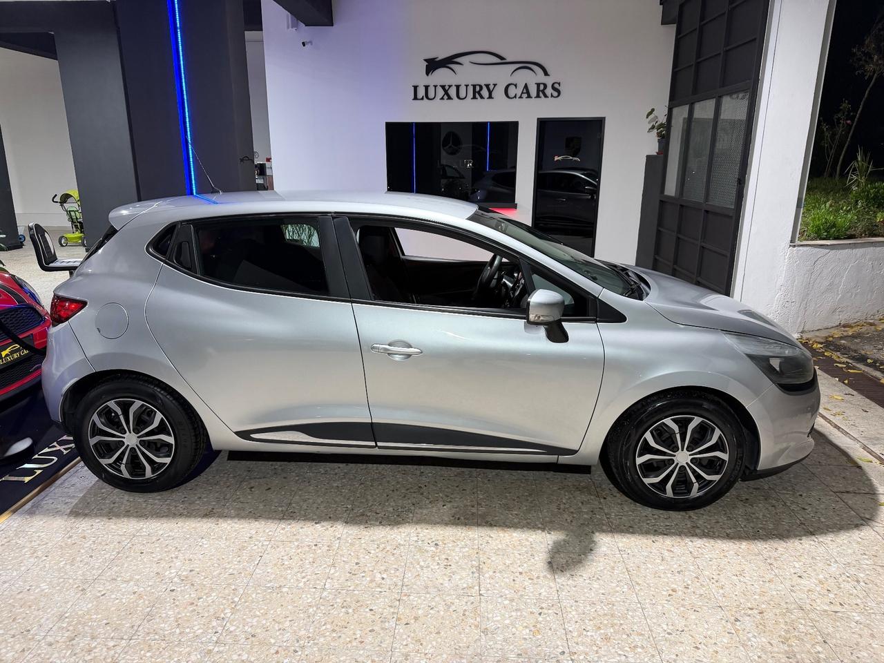 Renault Clio 1.2 75CV 5 porte Neopatentati