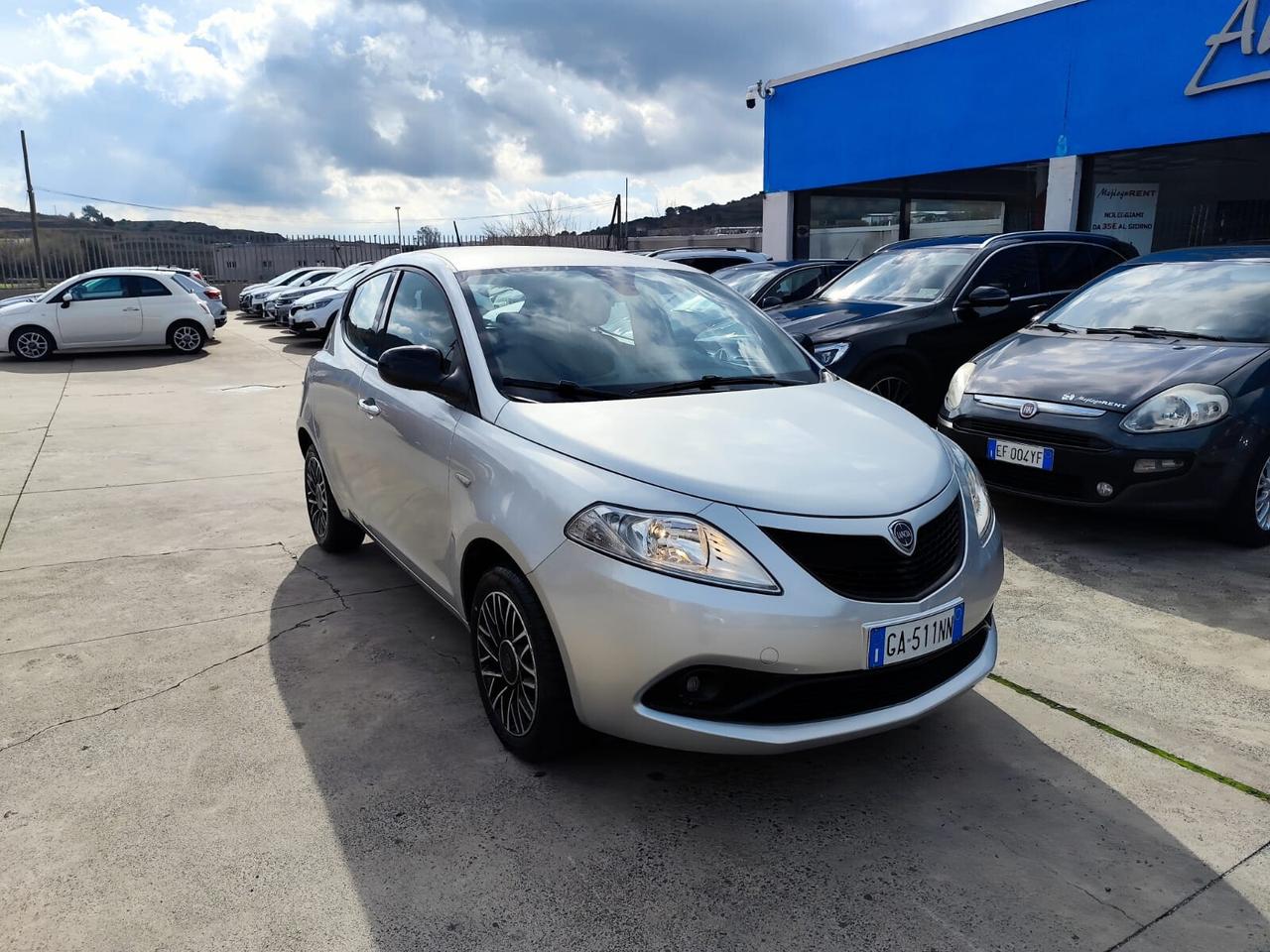 Lancia Ypsilon 1.2 69 CV 5 porte S&S Gold