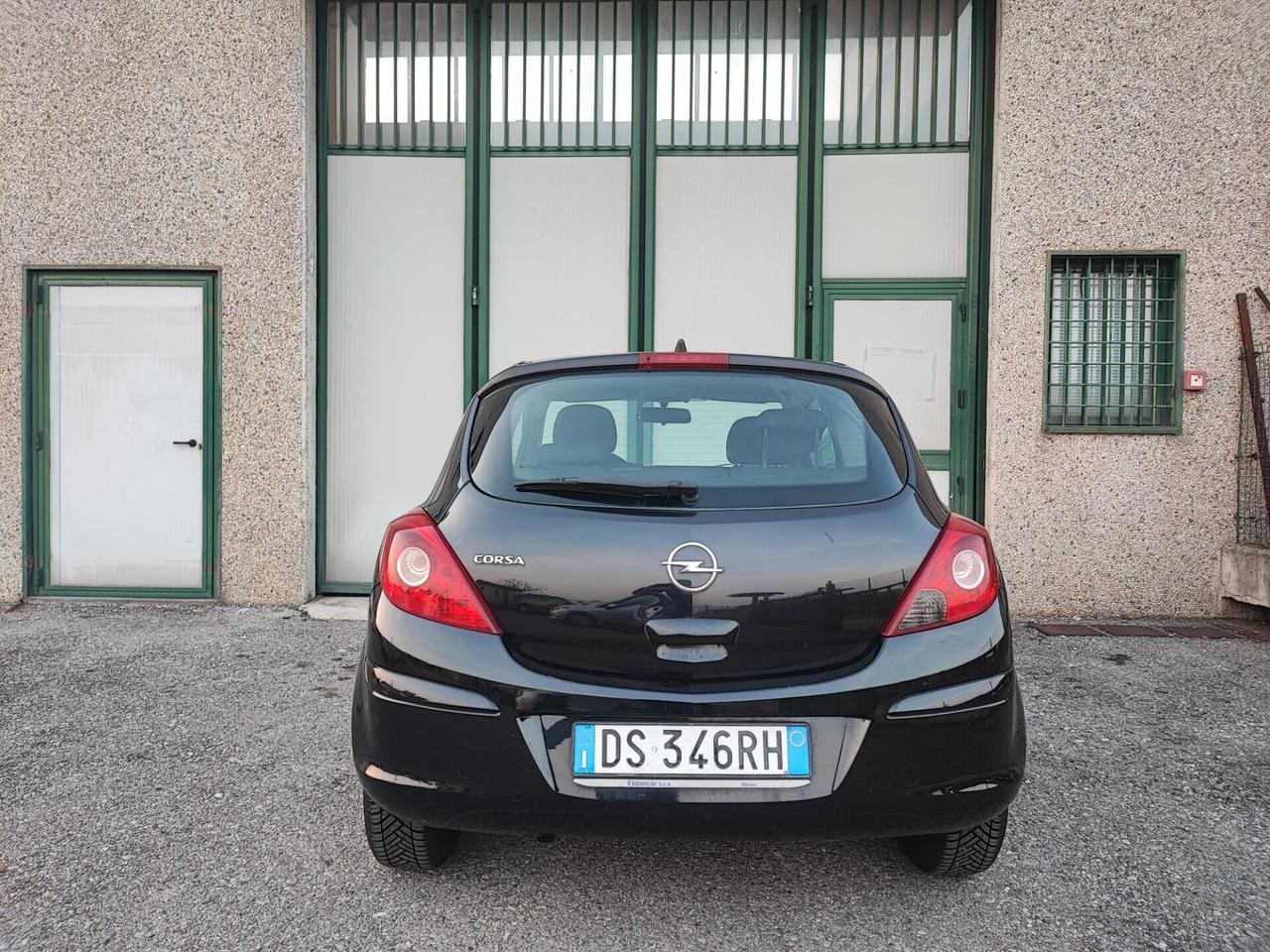 Opel Corsa 1.2 BENZINA AUTOMATICO NEOPATENTATI