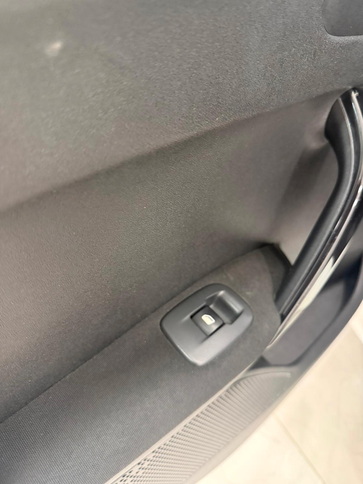 Peugeot 208 2014 Allure 1.2cc Benzina