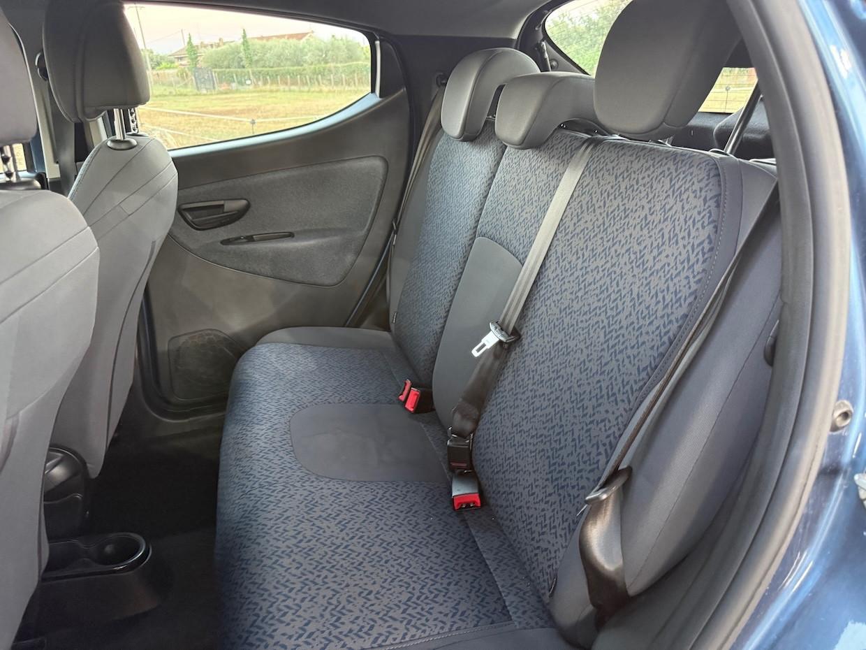 Lancia Ypsilon 1.0 FireFly 5 porte S&S Hybrid Silver