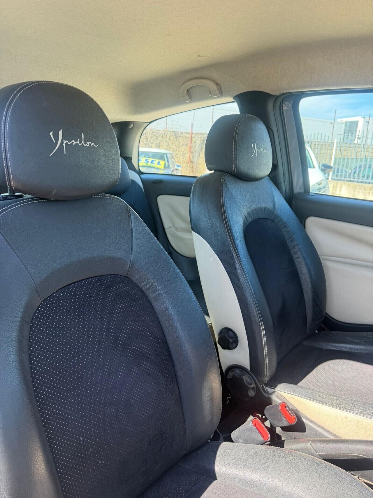 Lancia Ypsilon 1.2 69 CV Argento