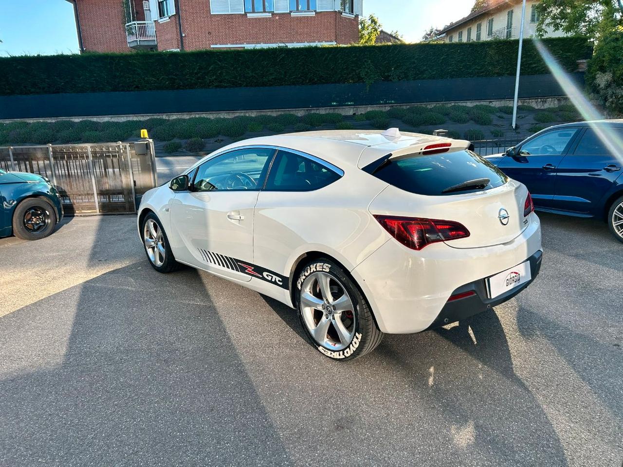 Opel Astra GTC 1.7 cdti ecotec Cosmo s&s 130cv