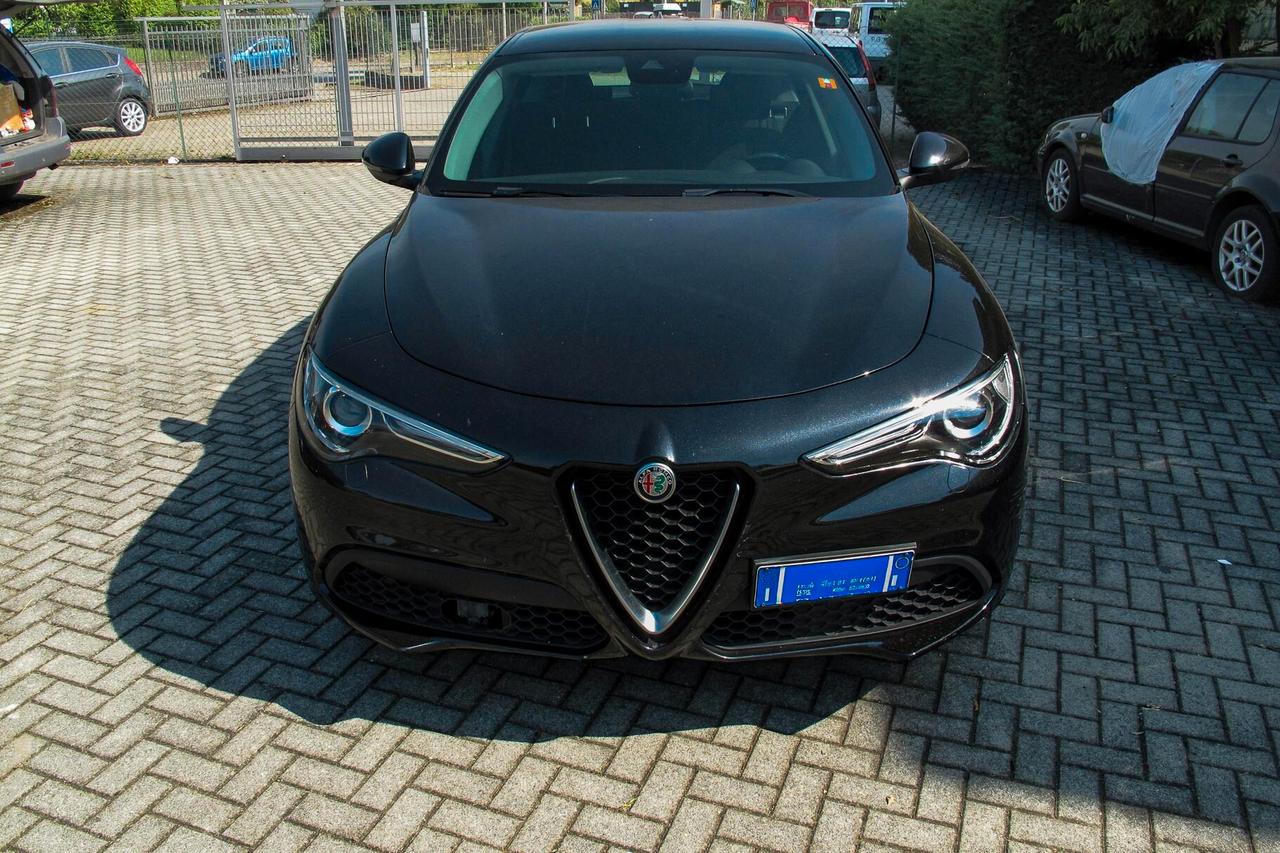 Alfa Romeo Stelvio 2.2 Turbodiesel 160 CV AT8 RWD Business