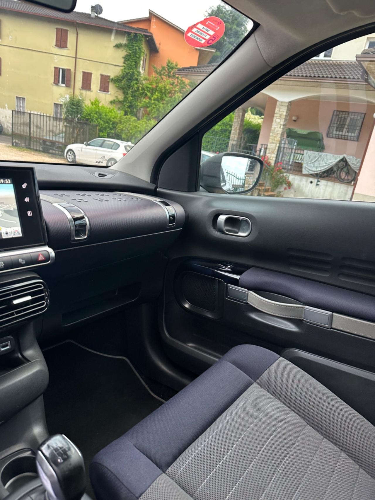 Citroen C4 CACTUS BLUEHDi 100 SHINE PANORAMA KMCERT