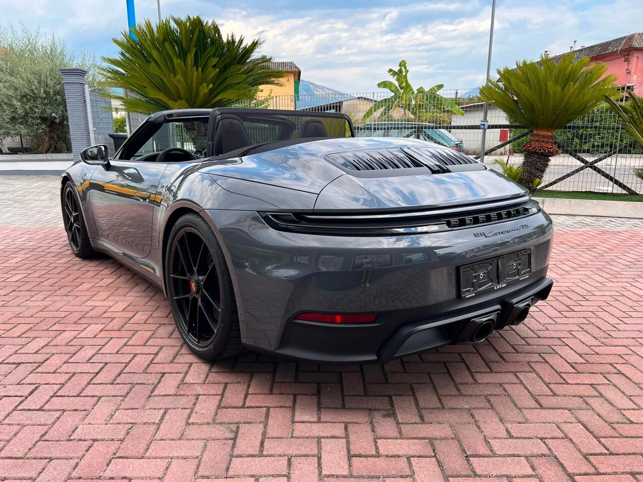 Porsche 911 Carrera 4 GTS Cabriolet