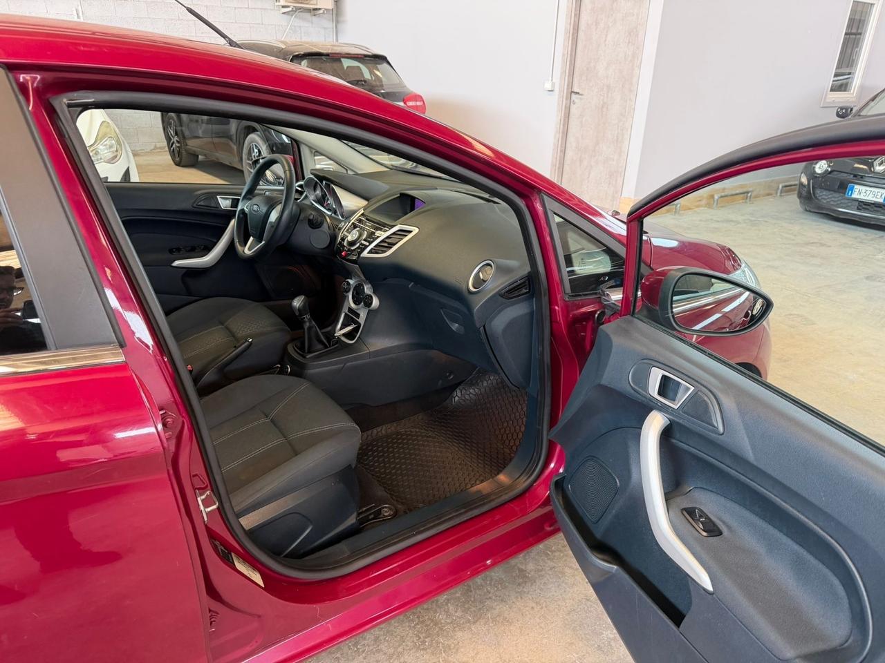 Ford Fiesta 1.4 16V 5p. Bz.- GPL Titanium Bs.