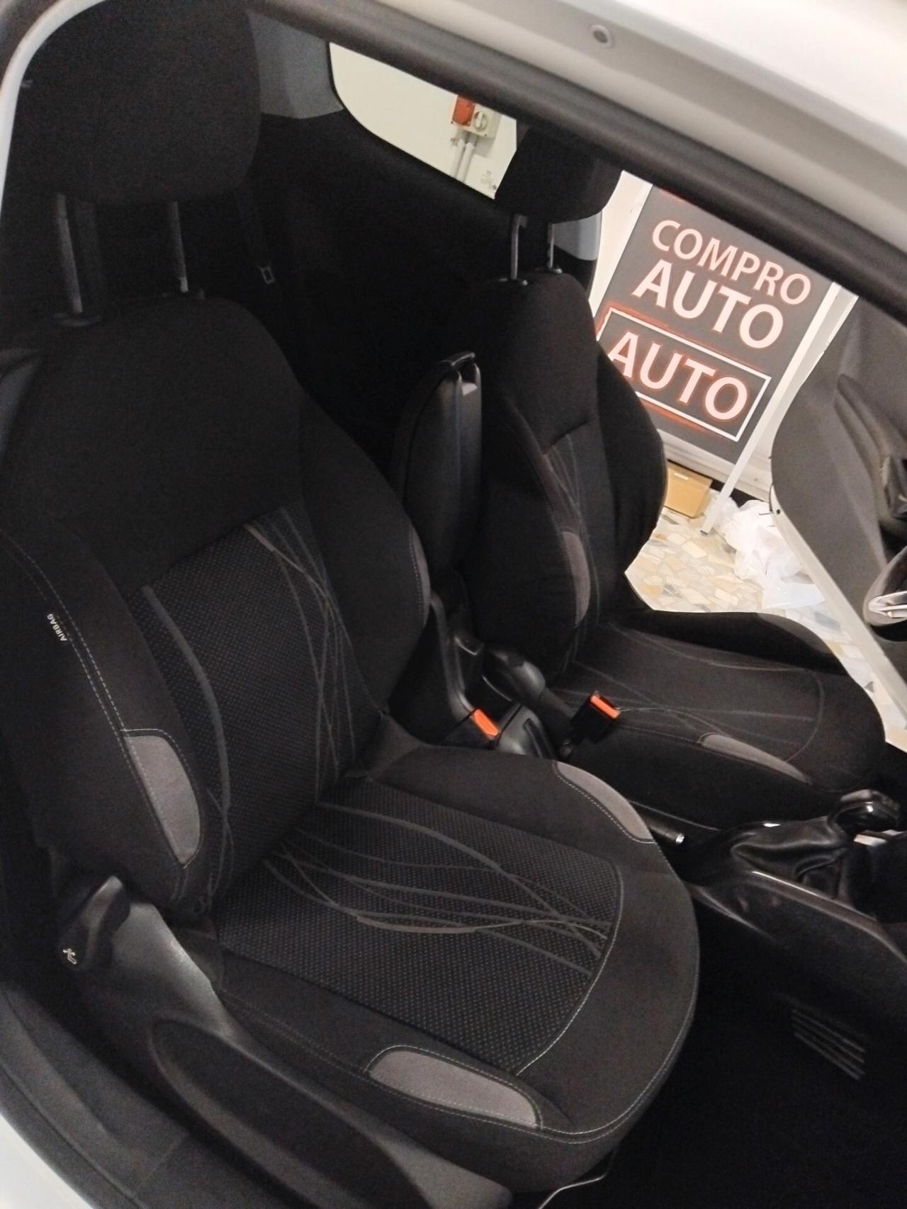 Peugeot 208 1.4 HDi 68 CV 3 porte Allure